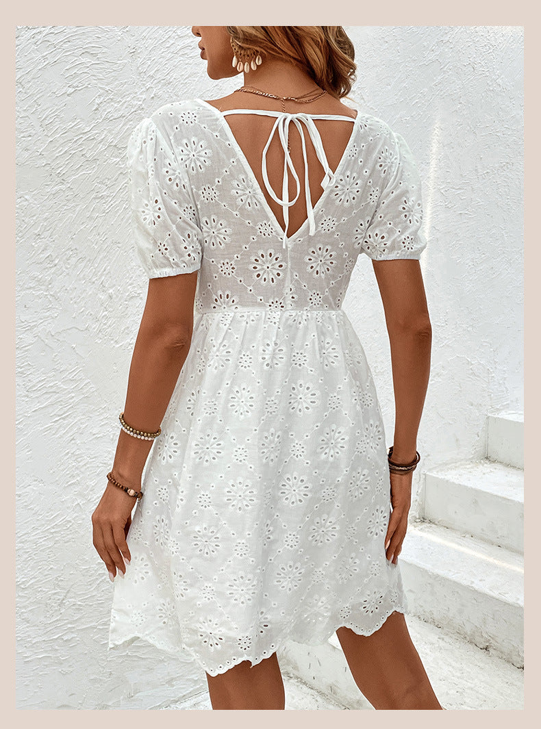 Elegantní šaty s očky Zarusova a nafouklými rukávy