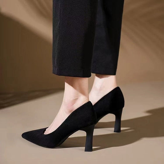 Elegantní černé jehlové podpatky od Zarusova