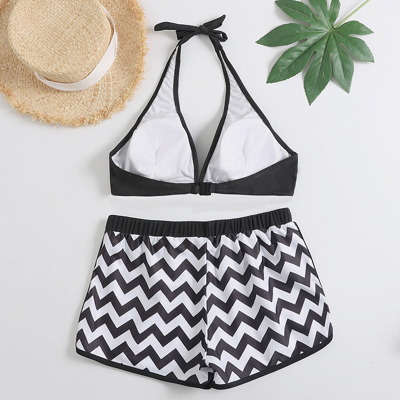 Elegantní bikinový set s kraťasy Zarusova a cikcakovým vzorem