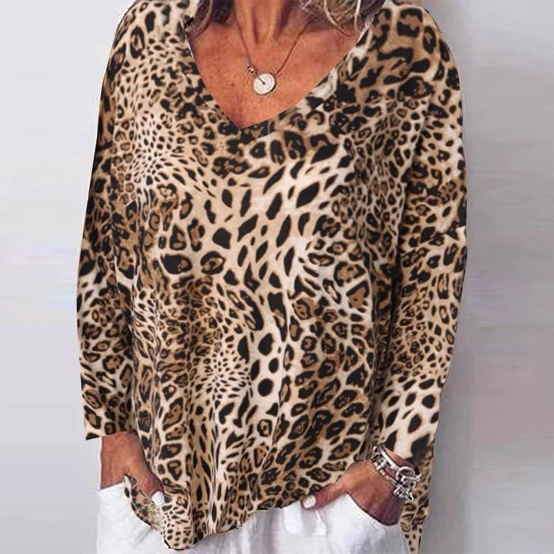 Top s leopardím potiskem a výstřihem do V od Zarusova