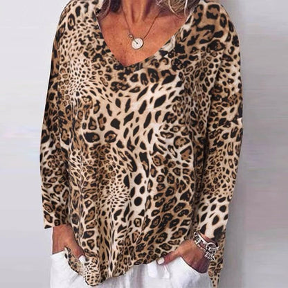 Top s leopardím potiskem a výstřihem do V od Zarusova