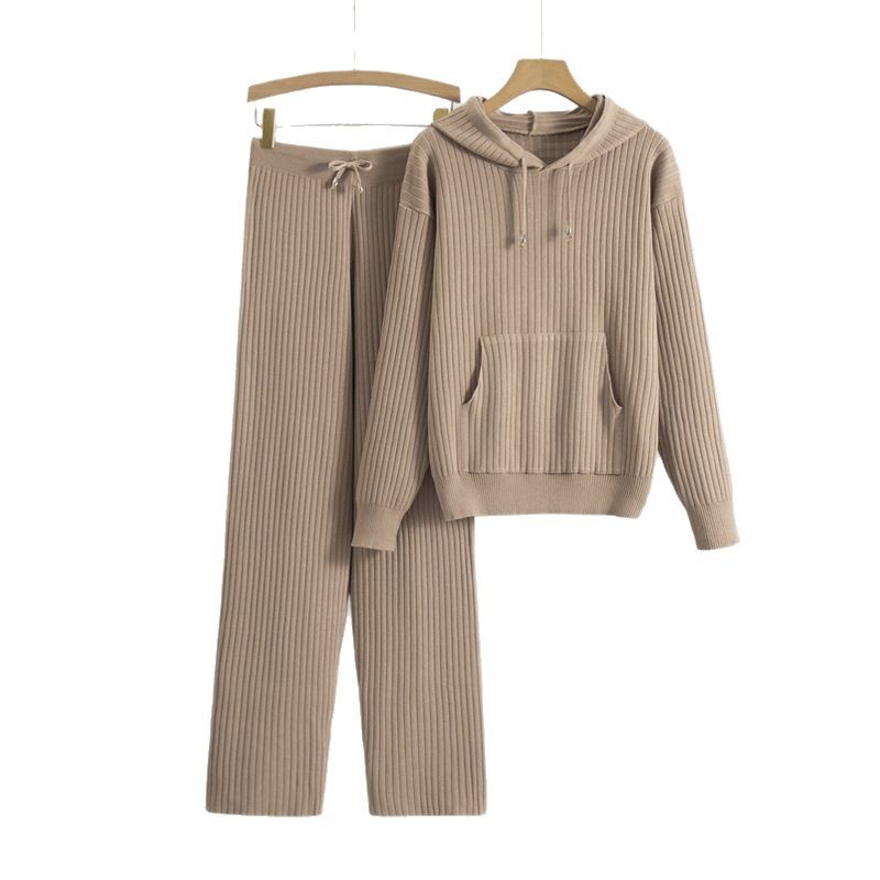 Trendy pletený set s kapucí od Zarusova