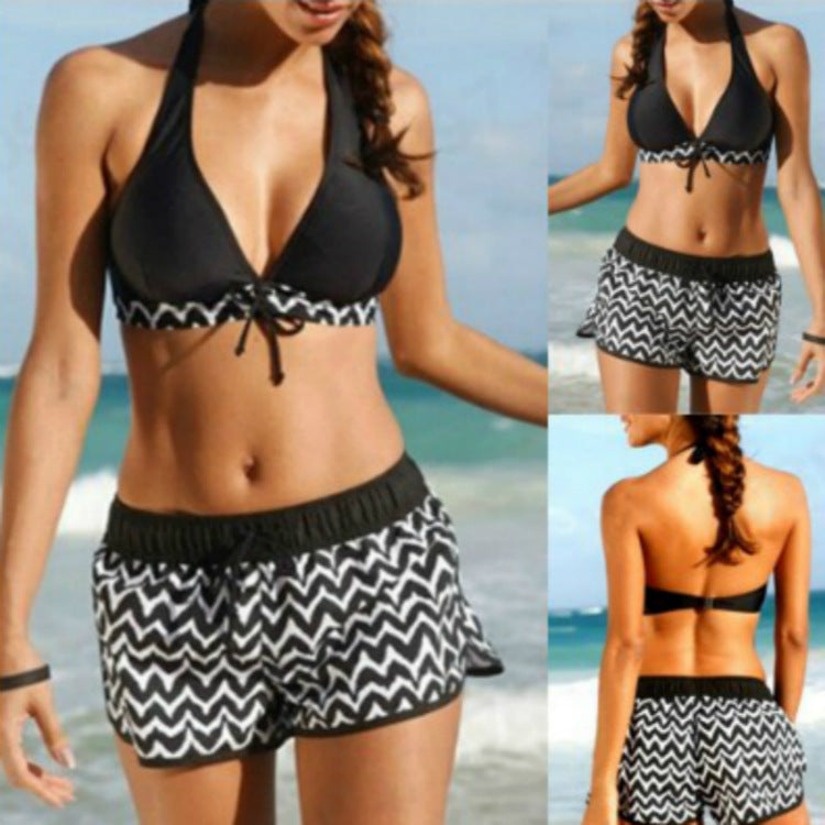 Elegantní bikinový set s kraťasy Zarusova a cikcakovým vzorem