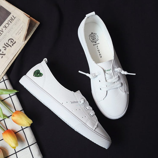 Elegantní nazouvací tenisky s motivem srdce od Zarusova