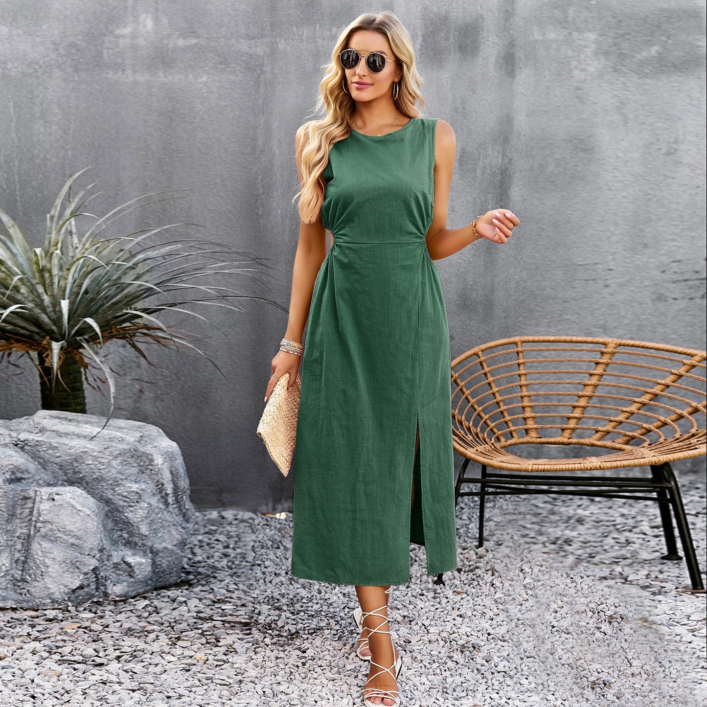 Elegantní letní midi šaty bez rukávů od Zarusova