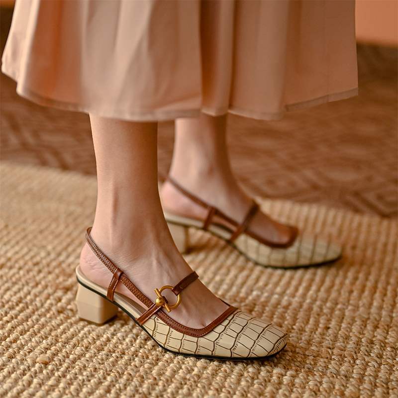 Elegantní boty Mary Jane s hranatou špičkou od Zarusova