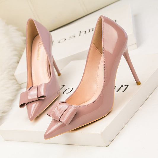 Elegant Bow Pointed Heels by Zarusova