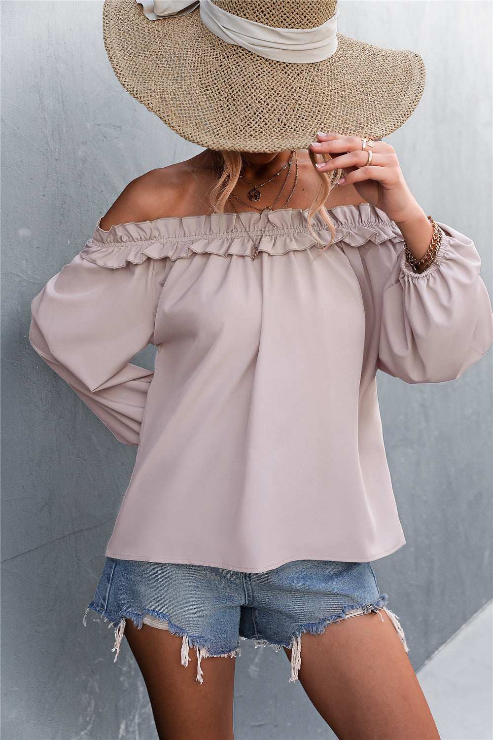 Elegantní top s odhalenými rameny a rukávy v tvaru lampionu od Zarusova