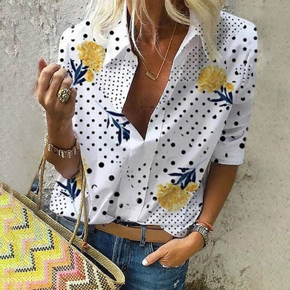 Elegantní květinově tečkovaný top s výstřihem do V od Zarusova