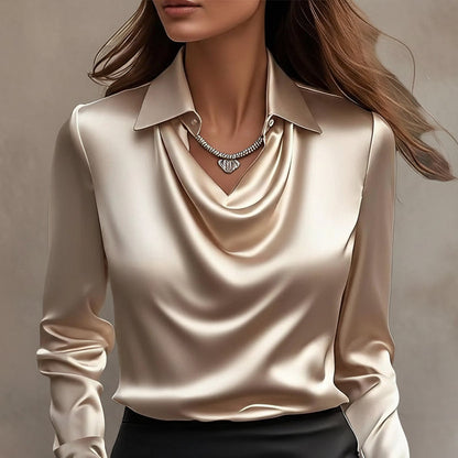Elegantní saténový top s výstřihem do V od Zarusova