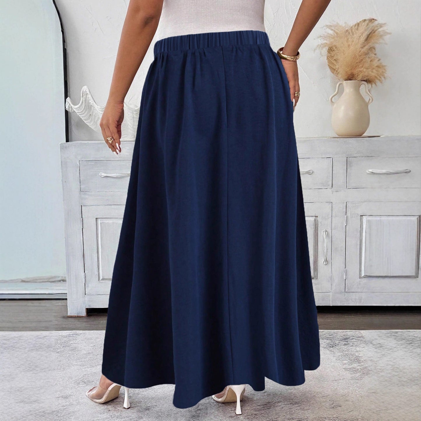 Elegantní tmavě modrá rozšířená sukně od Zarusova