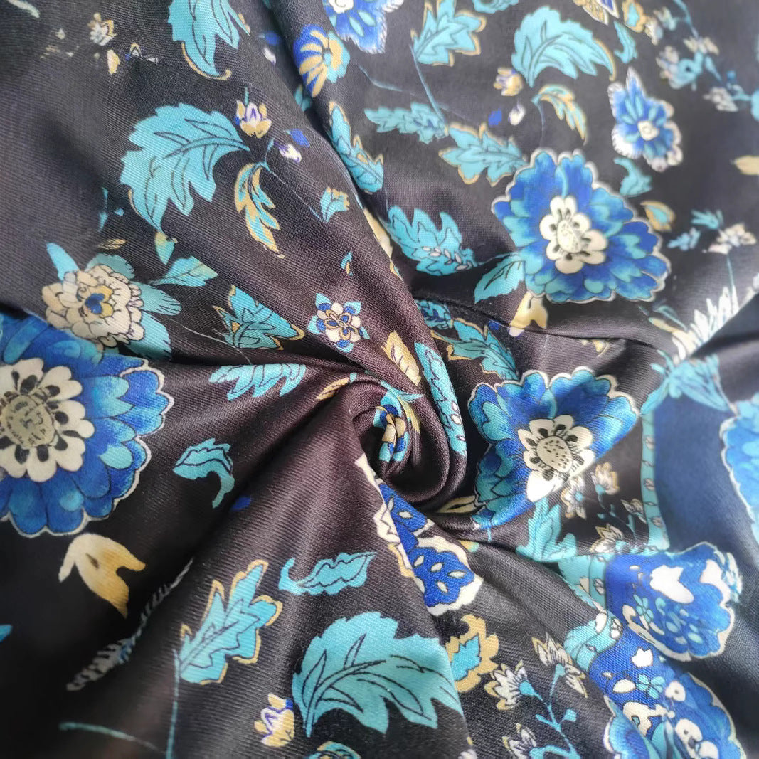 Minišaty Zarusova s květinovým vzorem a střapci v boho stylu