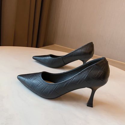 Elegantní špičaté podpatky z ovčí kůže od Zarusova