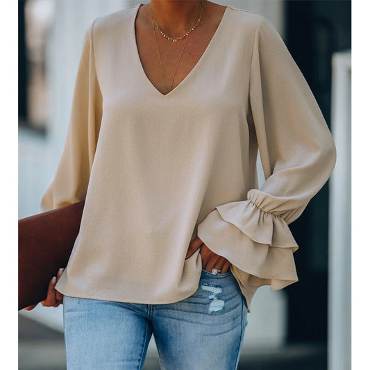 Elegantní top s výstřihem do V a volánky od Zarusova