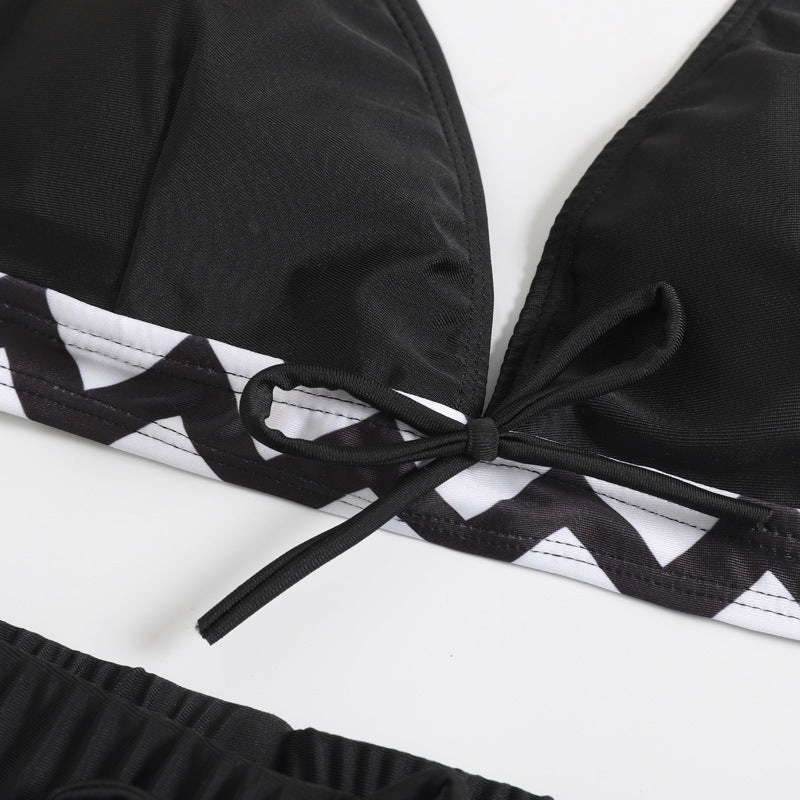 Elegantní bikinový set s kraťasy Zarusova a cikcakovým vzorem