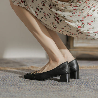 Elegantní boty na podpatku s hranatou špičkou od Zarusova
