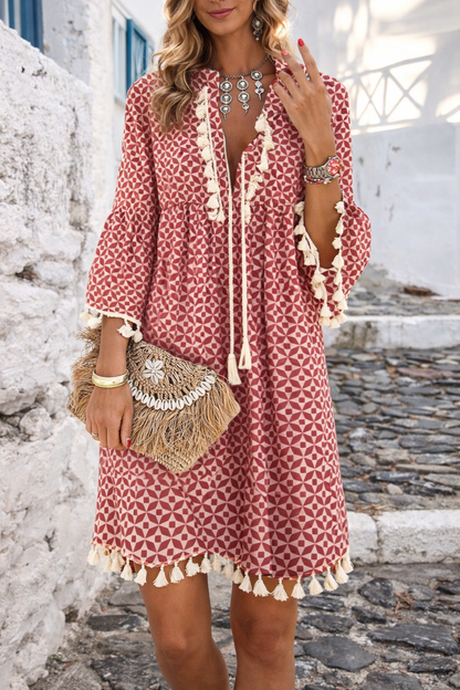 Boho šaty s výstřihem do V a střapci od Zarusova
