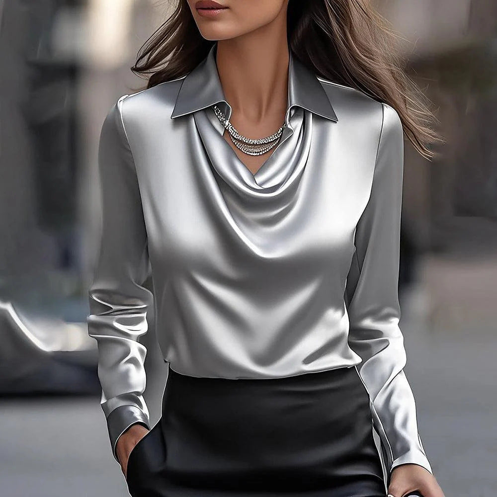 Elegantní saténový top s výstřihem do V od Zarusova
