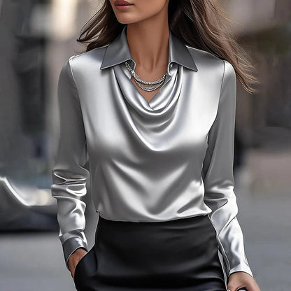Elegantní saténový top s výstřihem do V od Zarusova