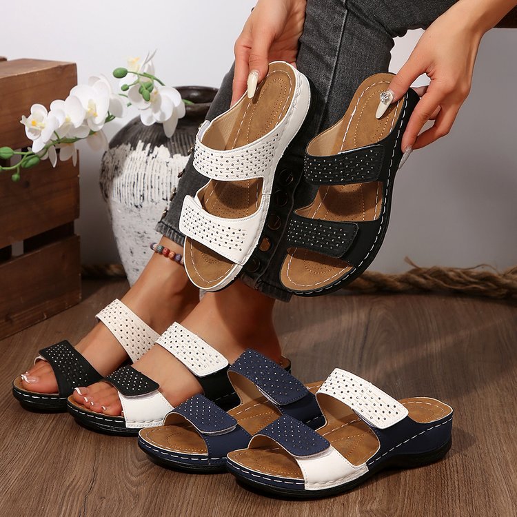 Artistic Zarusova Plus-Size Wedge Sandals